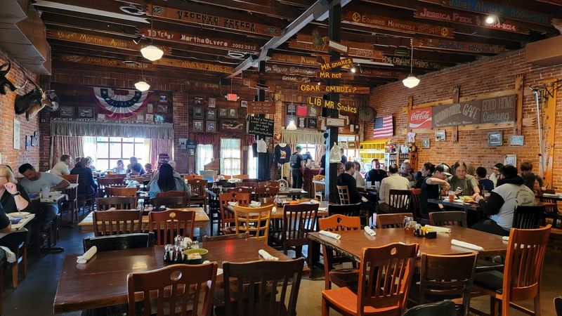 Babe's Chicken Dinner House, Roanoke, Texas