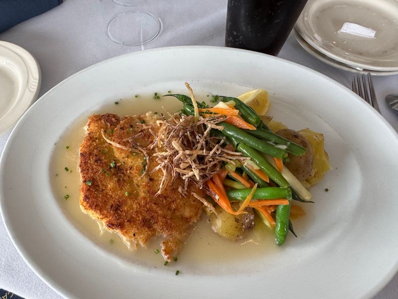 Bahr's Landing style seafood at Captain Bill's, Bay Shore, New York Bahr's Landing style seafood at Captain Bill's, Bay Shore, New York