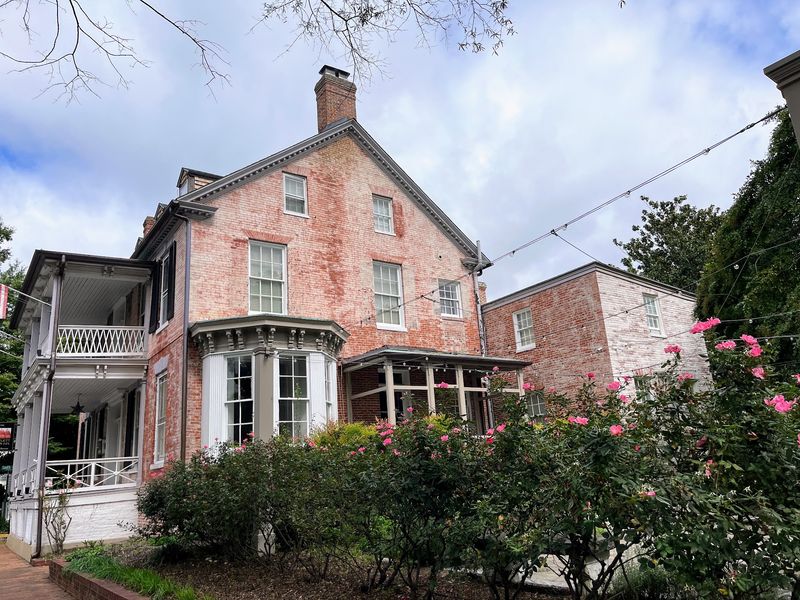 Bartlett Pear Inn, Easton