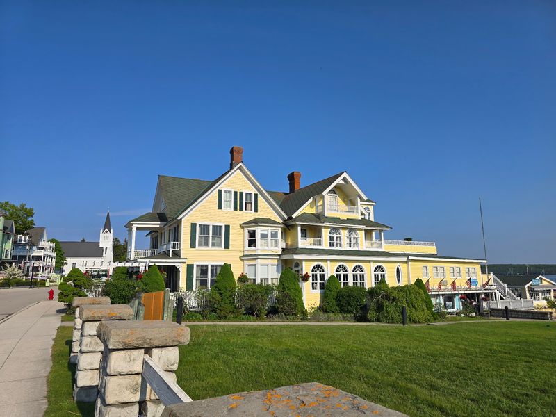 Bay View Inn, Mackinaw City