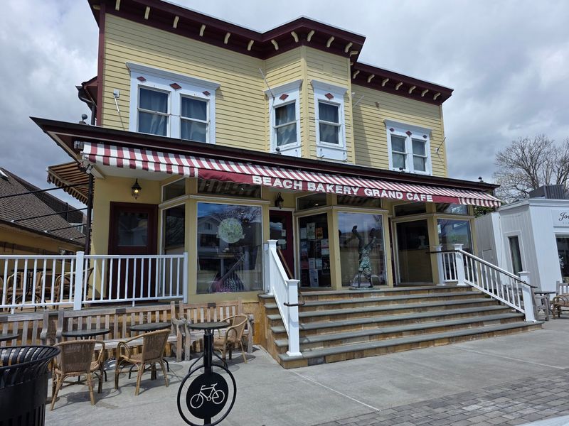 Beach Bakery, East Haven
