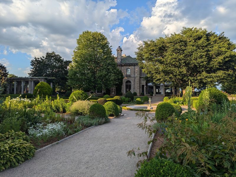 Best Times to Wander the Grounds