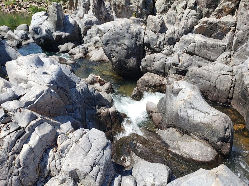 Billion-Year-Old Rock That Refused to Erode