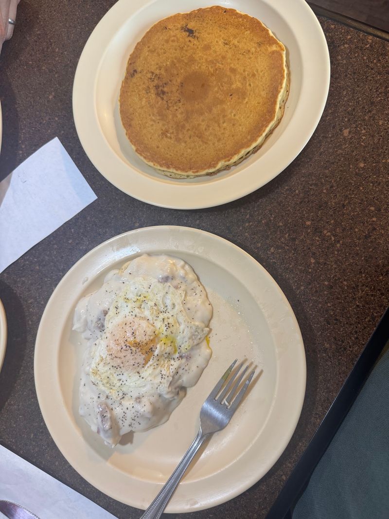 Biscuits, Gravy and the Country Ham Crowd