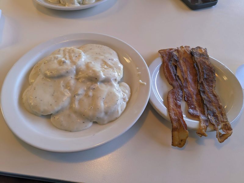 Biscuits and Gravy Done Right Biscuits and Gravy Done Right