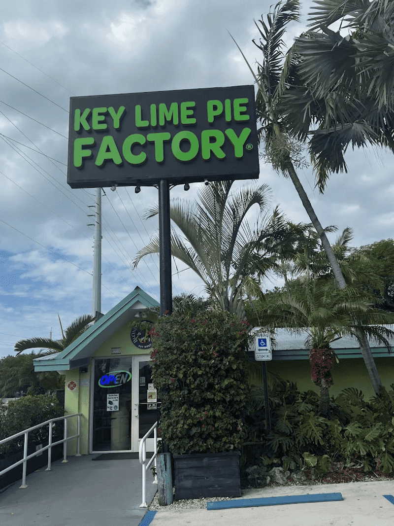 Blond Giraffe Key Lime Pie Factory, Tavernier