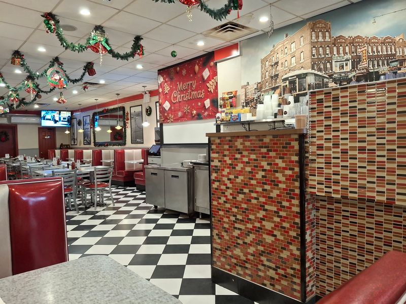 Blossom's Diner Spirit, Small-Town Charm