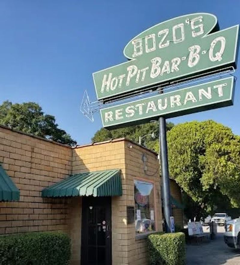 Bozo's Hot Pit Bar-B-Q, Mason