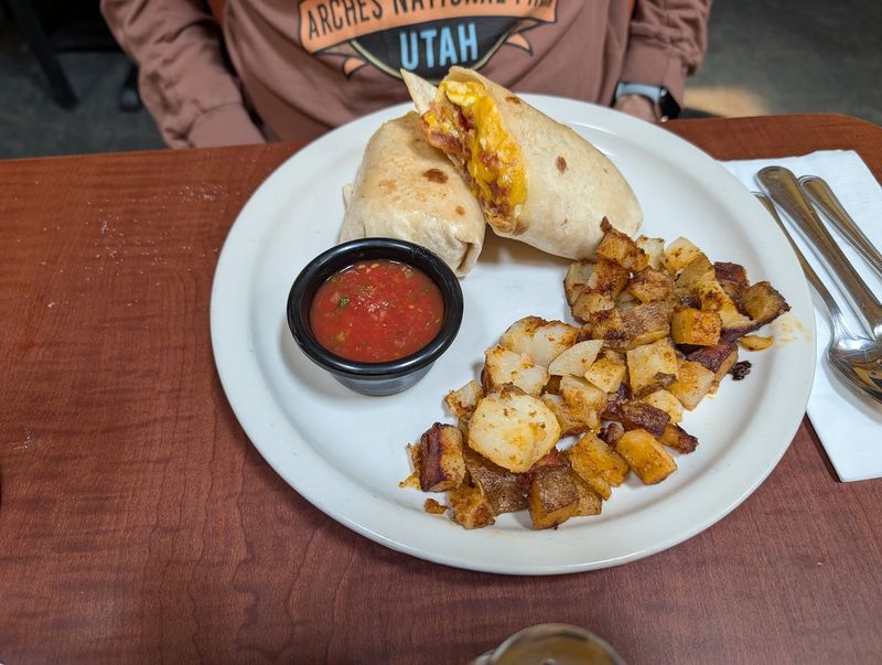 Breakfast Burritos That Are Fluffy, Cheesy, and Totally Addictive Breakfast Burritos That Are Fluffy, Cheesy, and Totally Addictive