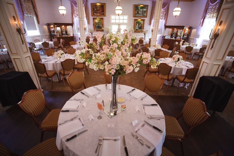 Breakfast, Dining, and the Evening Port Tradition