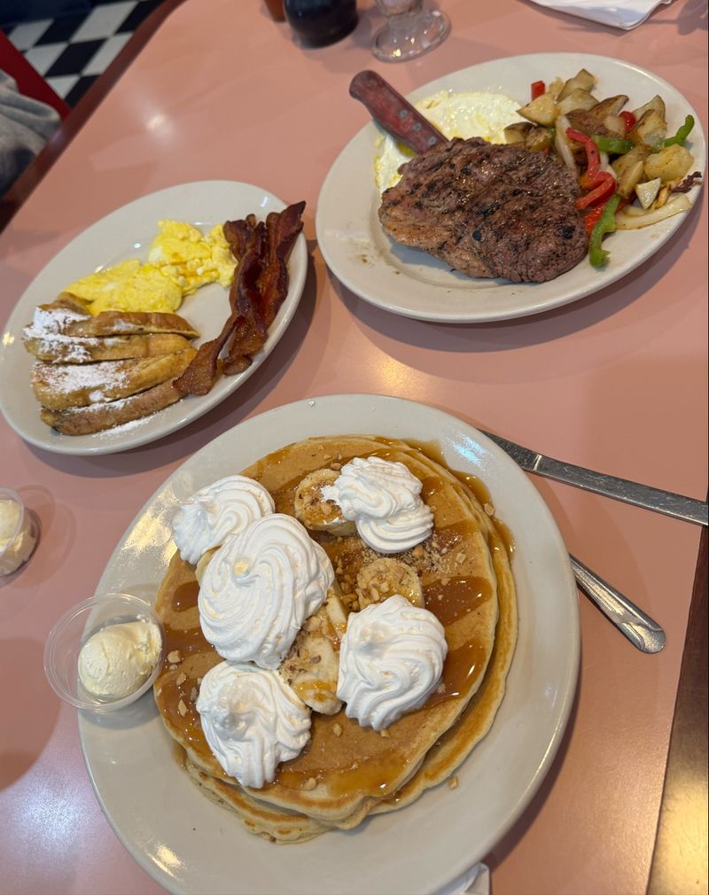 Breakfast That Earns Its Early Alarm Breakfast That Earns Its Early Alarm