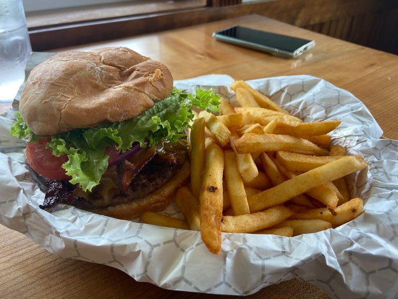 Burgers That Punch Above Their Price Burgers That Punch Above Their Price