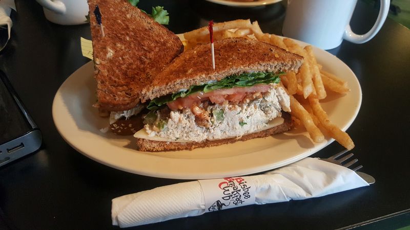 Burgers and Lunch That Hold Their Own