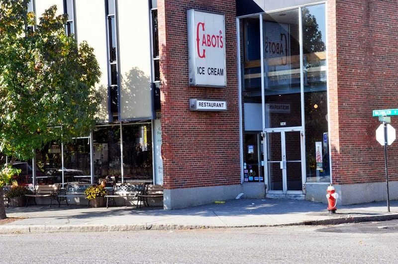 Cabot's Ice Cream and Restaurant, Newton