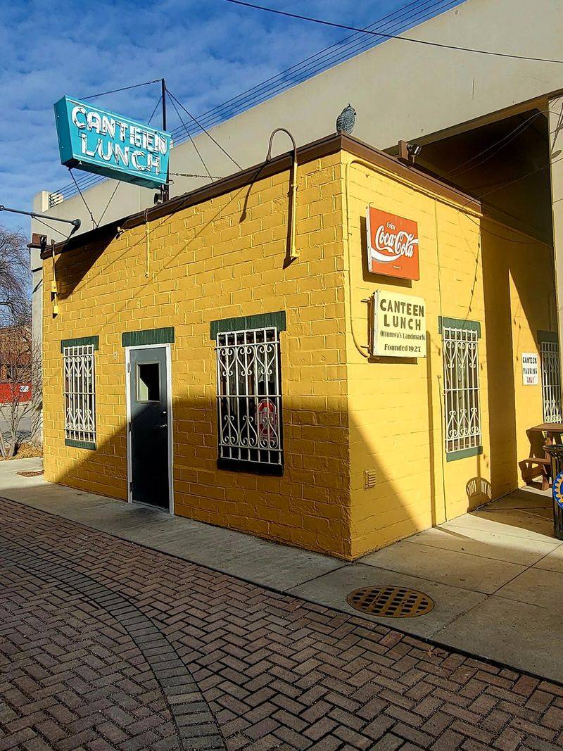 Canteen Lunch in the Alley, Ottumwa