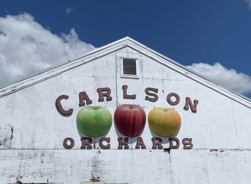 Carlson Orchards, Harvard