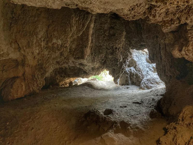 Caves Worth Exploring Caves Worth Exploring