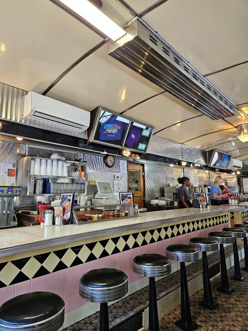 Chrome Fixtures and a 1950s Mood Chrome Fixtures and a 1950s Mood