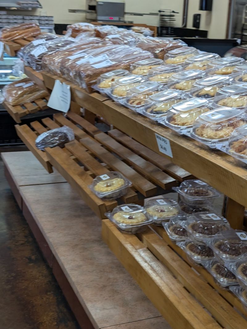 Cinnamon Rolls That Make the Whole Store Smell Amazing Cinnamon Rolls That Make the Whole Store Smell Amazing