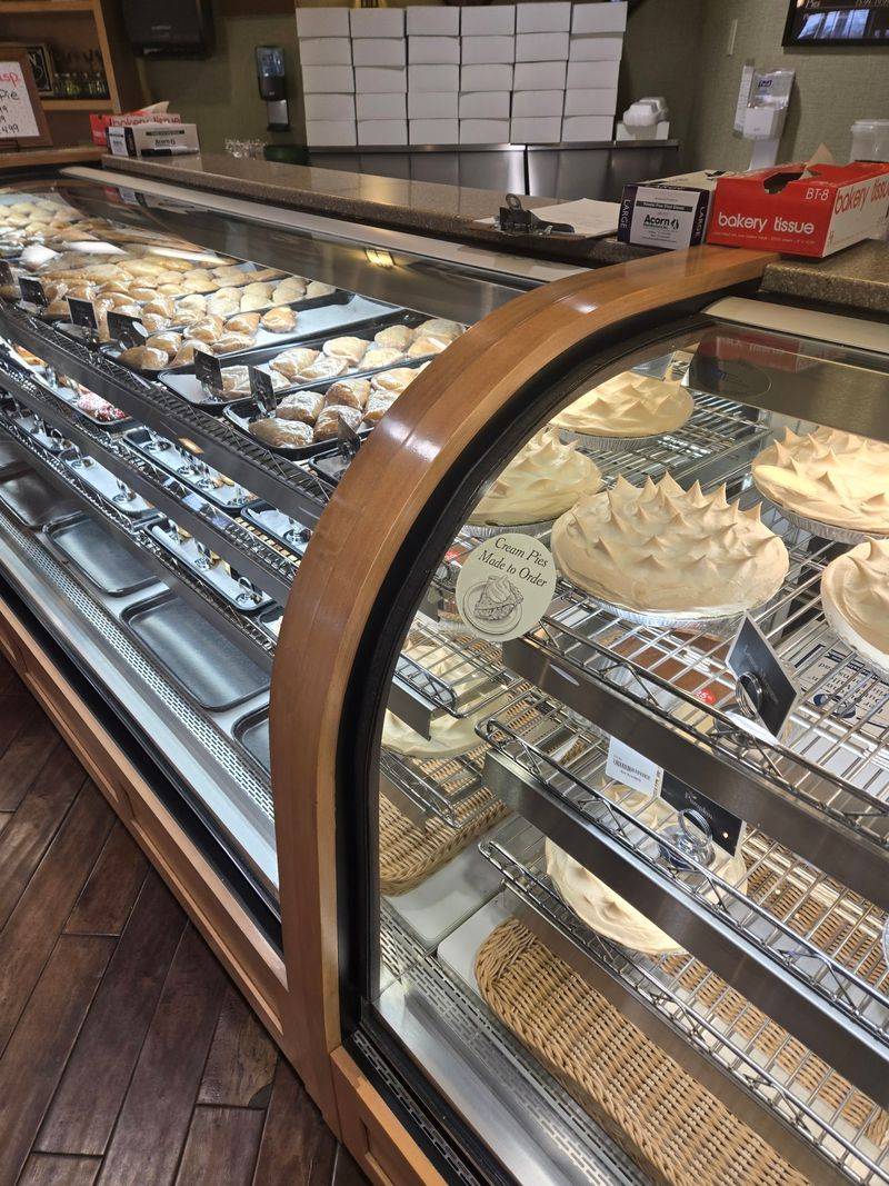 Cinnamon Rolls and the Bakery That Built a Following Cinnamon Rolls and the Bakery That Built a Following