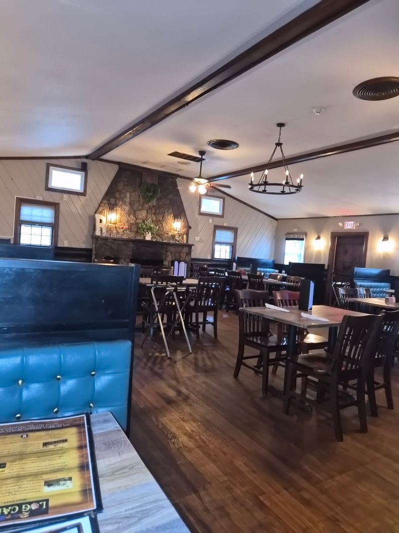 Comfy Booths and an Old-World Feel