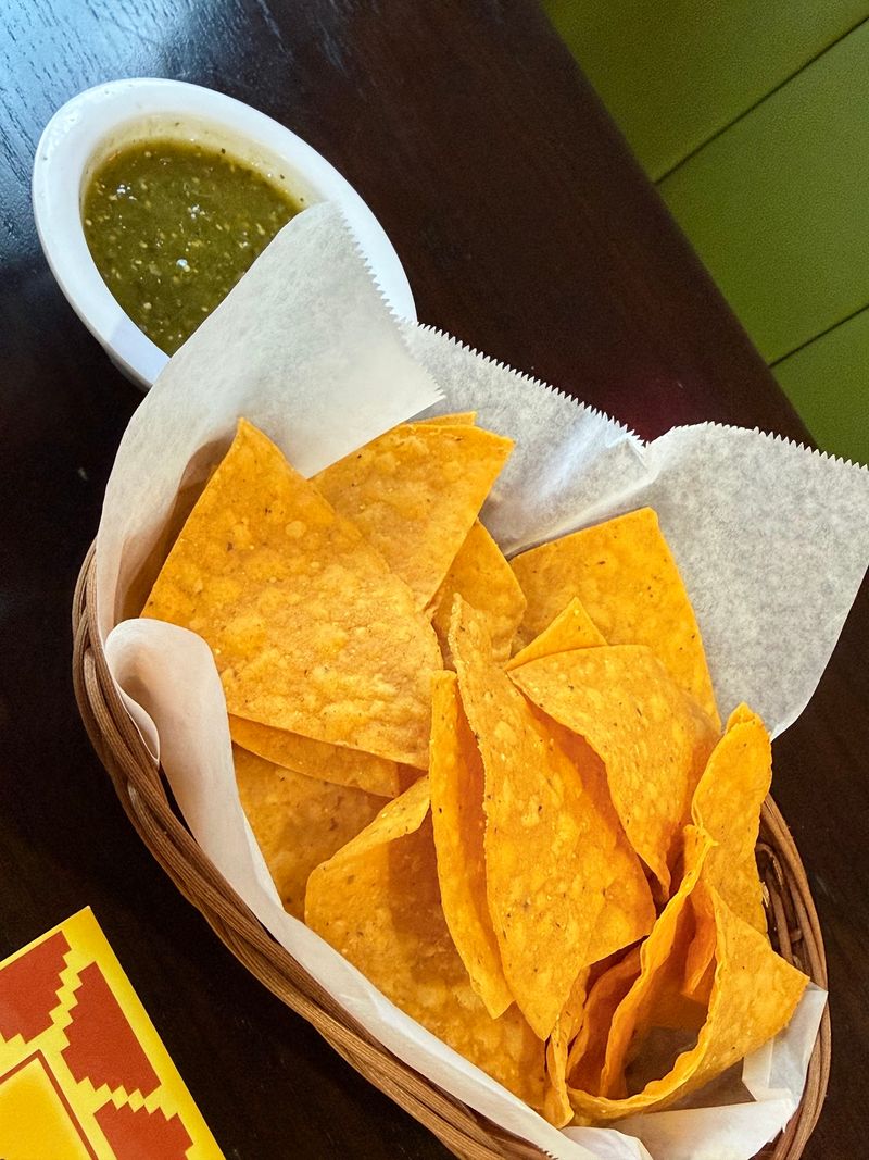 Complimentary Chips and Green Salsa That Set the Tone