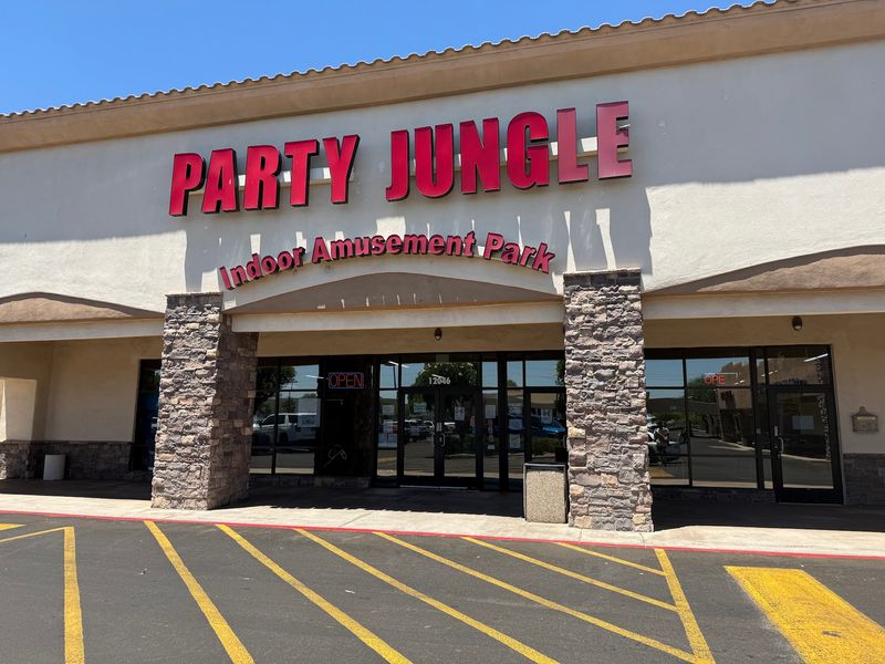 Convenient Location and Easy Parking in Northeast Phoenix Convenient Location and Easy Parking in Northeast Phoenix