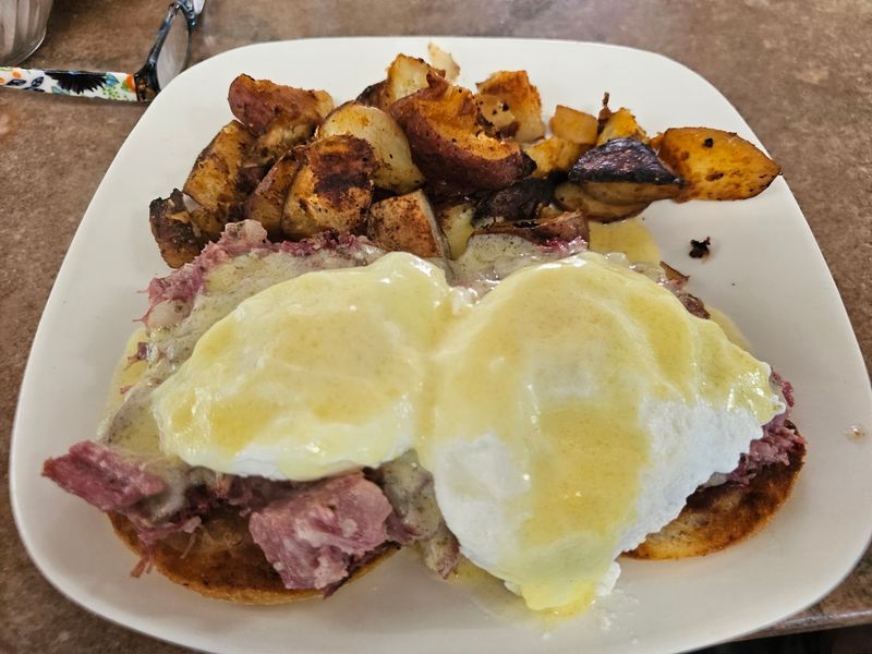 Corned Beef Hash And Home Fries Worth The Detour Corned Beef Hash And Home Fries Worth The Detour