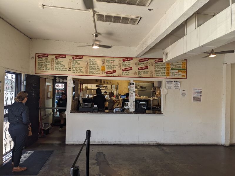 Counter-Service Style That Keeps the Line Moving Fast