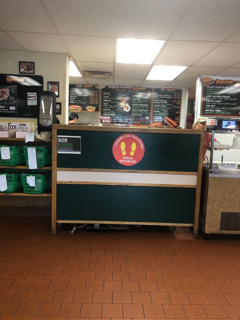 Counter Service That Moves Surprisingly Fast Counter Service That Moves Surprisingly Fast