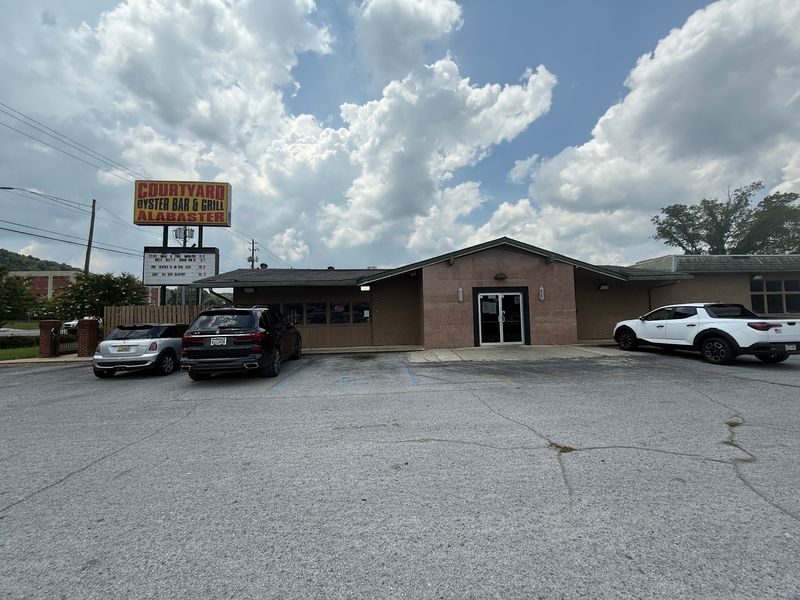 Courtyard Oyster Bar and Grill, Prattville, Alabama Courtyard Oyster Bar and Grill, Prattville, Alabama