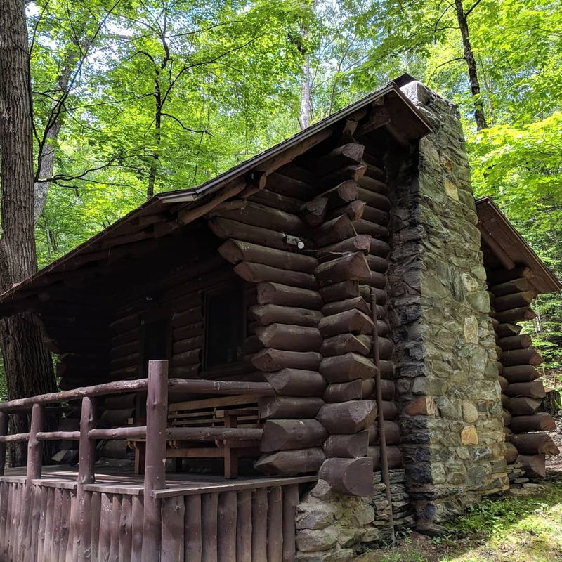 Cozy Cabins That Cost Less Than You Think Cozy Cabins That Cost Less Than You Think