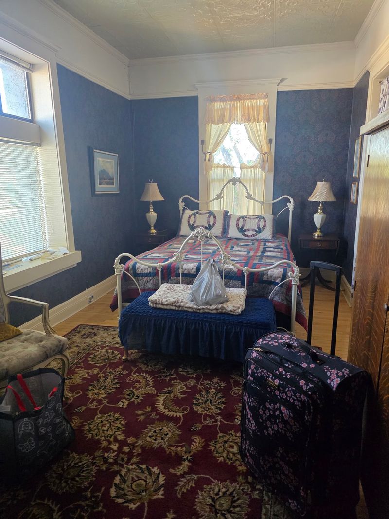 Cozy Rooms and Beds Worth Returning For Cozy Rooms and Beds Worth Returning For
