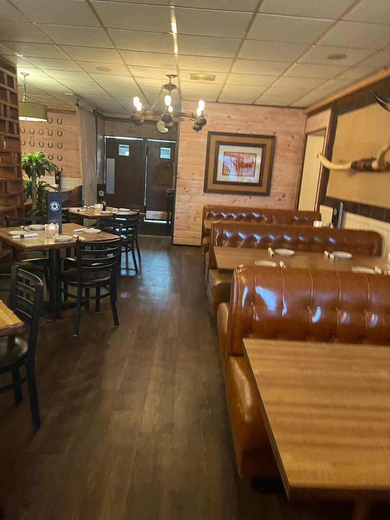 Cozy Western Dining Rooms Cozy Western Dining Rooms