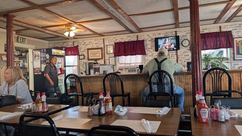 Cracker Barrel-style local diner alternative: The Farmhouse Restaurant, Culpeper, Virginia