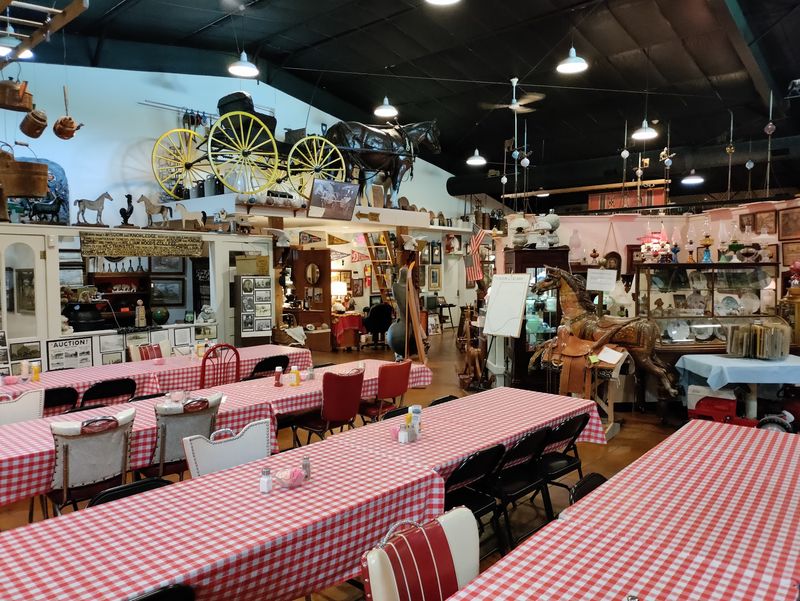 Crane's Museum and Country Store, Williamsburg, Missouri