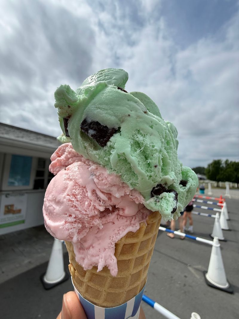 Crescent Ridge Dairy Bar, Sharon