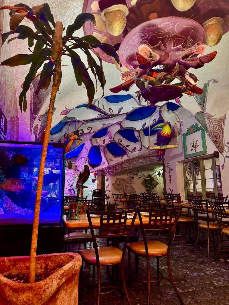 Decor That Steals the Spotlight Decor That Steals the Spotlight