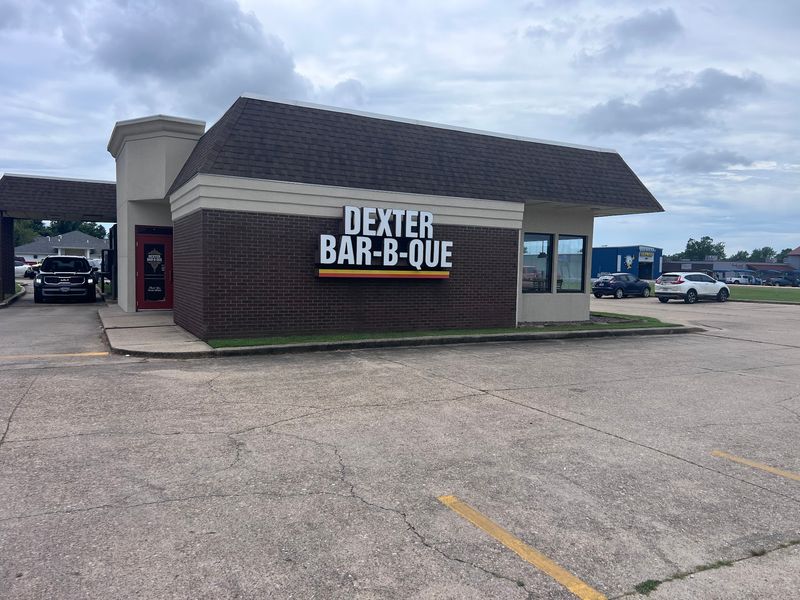 Dexter Bar-B-Que, Dexter