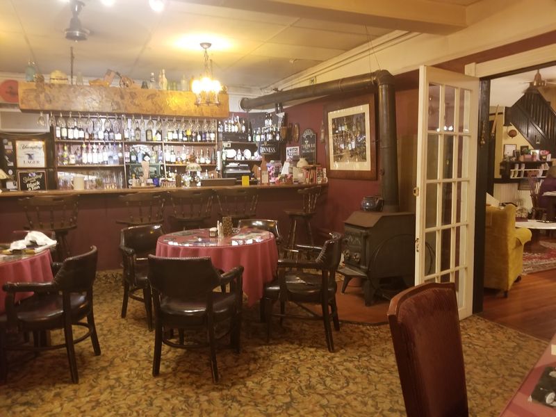 Dinners, Brunch, and a Full Bar
