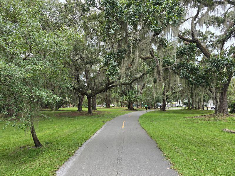 Dog-Friendly Paths That Make Furry Friends Feel Welcome