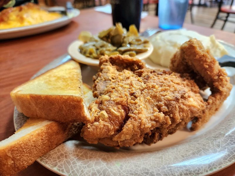 Down-Home Country Cooking Done Right Down-Home Country Cooking Done Right