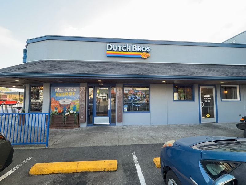 Dutch Bros Coffee, Grants Pass roots with California locations