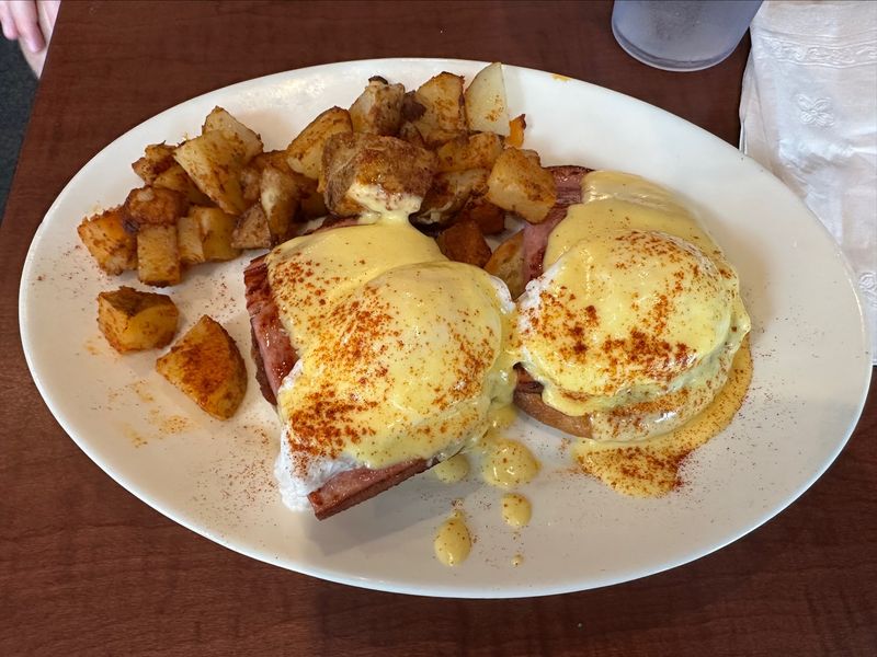 Eggs Benedict Done Right, Every Single Time Eggs Benedict Done Right, Every Single Time