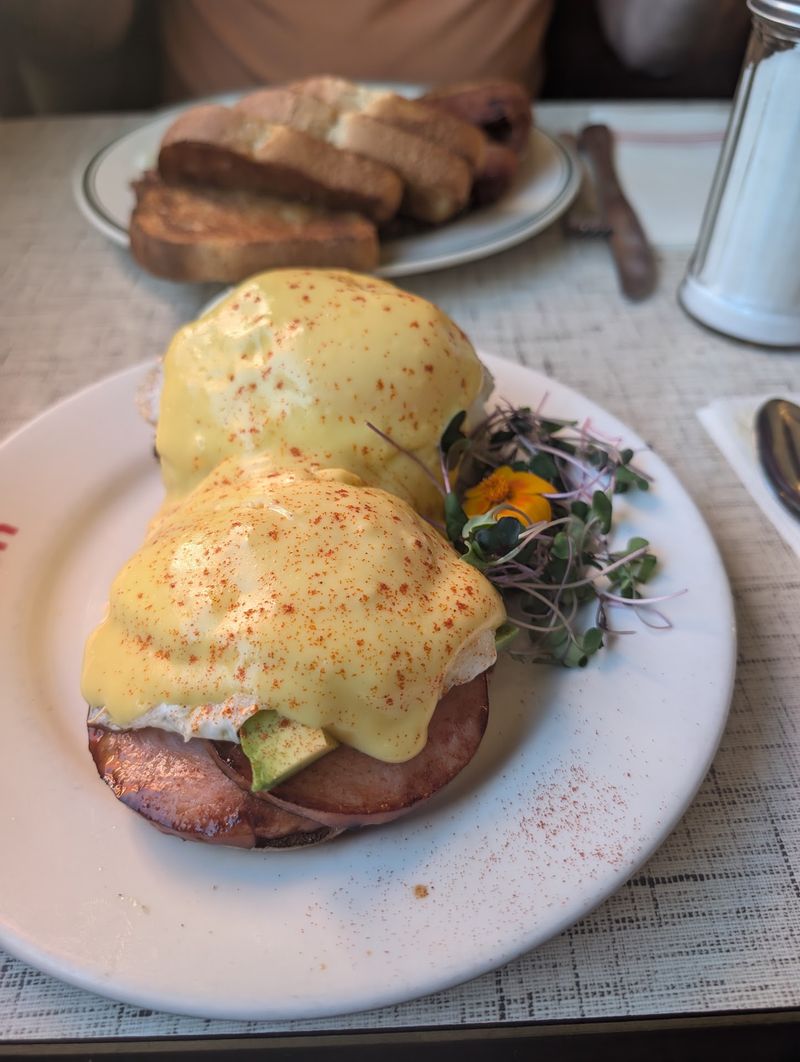Eggs Benedict With a Beautiful Finishing Touch Eggs Benedict With a Beautiful Finishing Touch