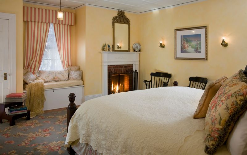 Elegant Victorian Rooms And Suites Elegant Victorian Rooms And Suites