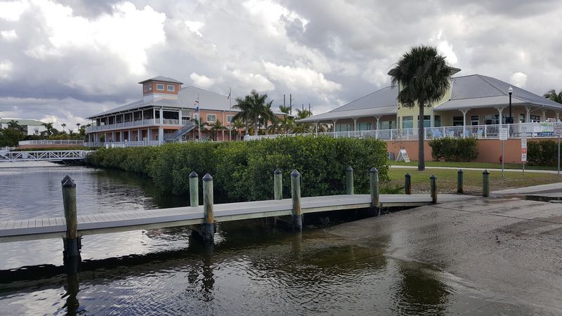 Enjoy Fresh Seafood at a Local Waterfront Restaurant