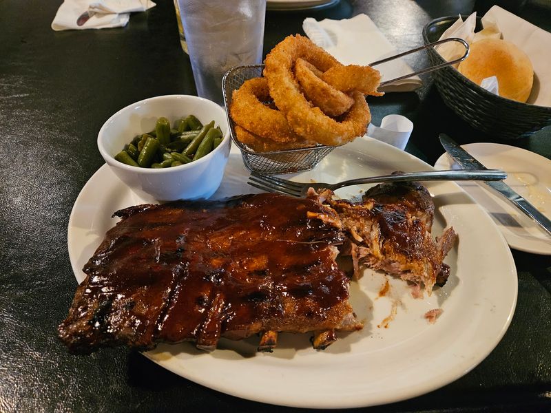 Fall-Off-The-Bone Ribs and a Big Menu