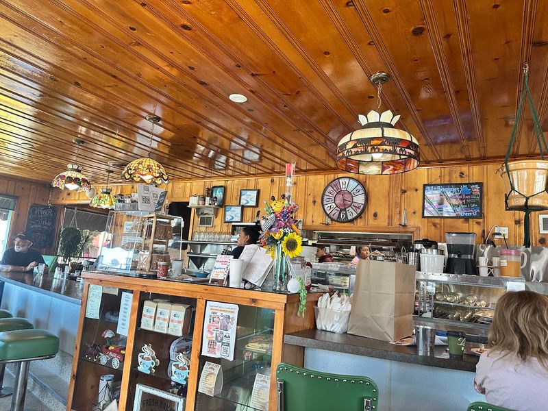 Fast, Friendly Service Even at Full Capacity Fast, Friendly Service Even at Full Capacity