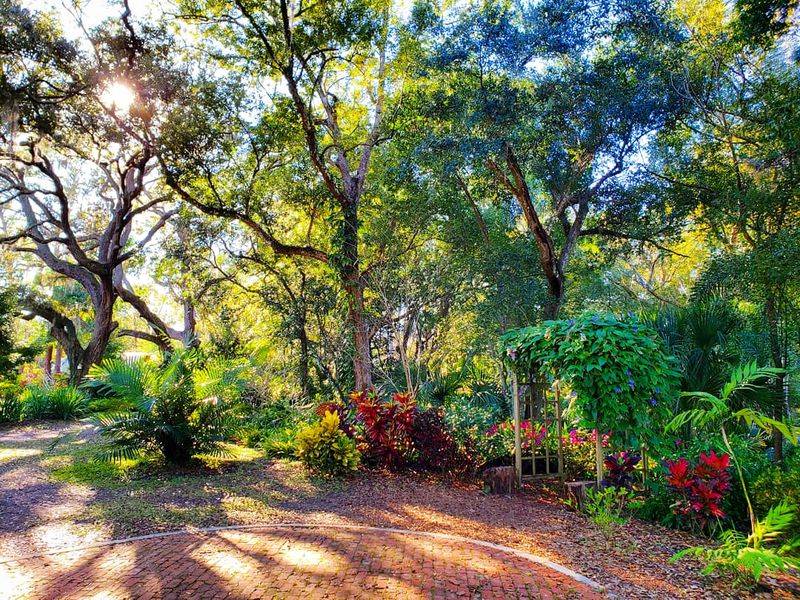 Flowering Gardens Bursting With Color Every Season